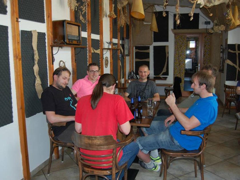 079-001-gentlemen-table-first-round